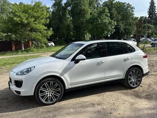 2016 Porsche Cayenne II Рестайлинг (958), белый, 4100000 рублей, вид 3