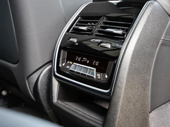 2025 BMW X7 40d I (G07) Рестайлинг, зелёный, 15800000 рублей - вид 30