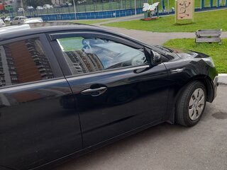 2013 Kia Rio III, чёрный, 600000 рублей, вид 3