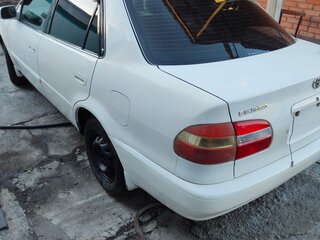 1997 Toyota Corolla VIII (E110) Рестайлинг, белый, 300000 рублей, вид 3
