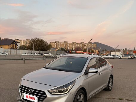 2017 Hyundai Solaris II, серебристый, 1300000 рублей, вид 3