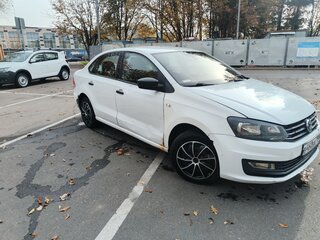 2019 Volkswagen Polo V Рестайлинг, белый, 630000 рублей, вид 3