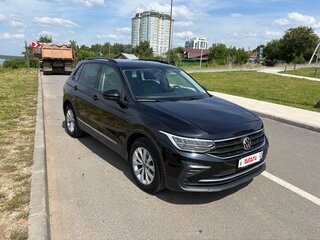 2021 Volkswagen Tiguan II Рестайлинг, чёрный, 2450000 рублей, вид 1