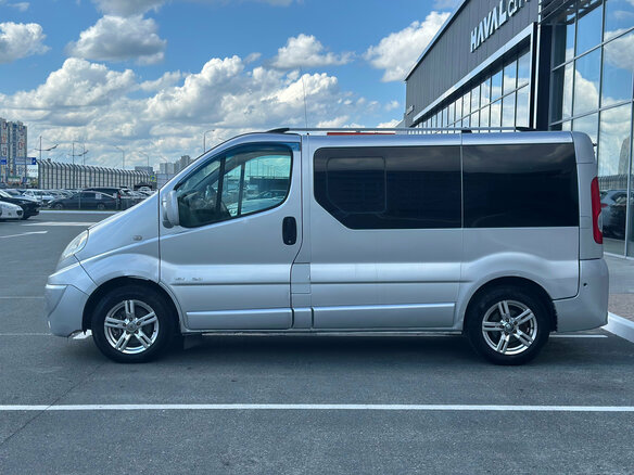 2011 Renault Trafic II Рестайлинг, серый, 885000 рублей - вид 4