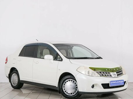 Nissan Tiida I