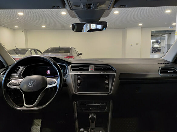 2021 Volkswagen Tiguan II Рестайлинг, серый, 2845000 рублей - вид 15