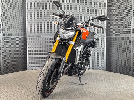 2014 Yamaha MT-09 (FZ-09), оранжевый, 727000 рублей, вид 4