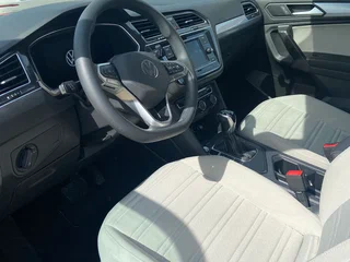2021 Volkswagen Tiguan Allspace II Рестайлинг, чёрный, 2430000 рублей, вид 4