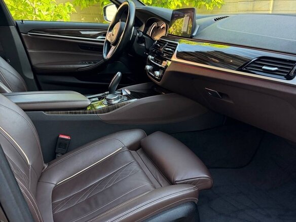 2019 BMW 5 серии 540i xDrive VII (G30/G31/G38), чёрный, 4600000 рублей - вид 5