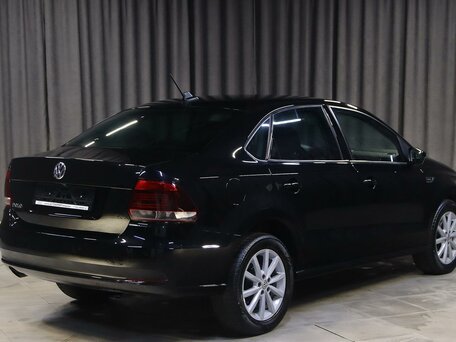 2019 Volkswagen Polo V Рестайлинг, чёрный, 1099000 рублей, вид 2