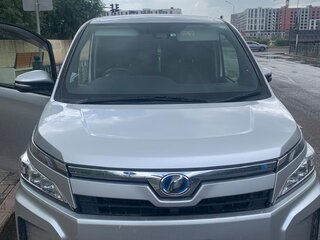 2018 Toyota Voxy III (R80) Рестайлинг, серый, 2050000 рублей, вид 1