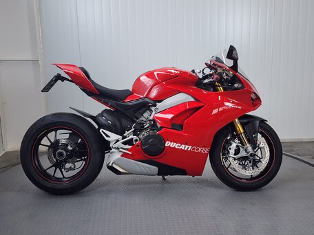 2018 Ducati Panigale V4, красный, 1339000 рублей, вид 1