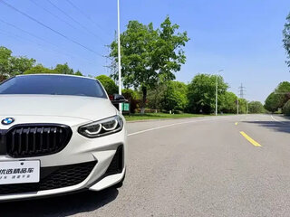 2023 BMW 1 серии 120i III (F52) Рестайлинг, белый, 1470444 рублей, вид 3
