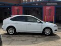 2010 Ford Focus II Рестайлинг, белый, 400000 рублей - вид 5