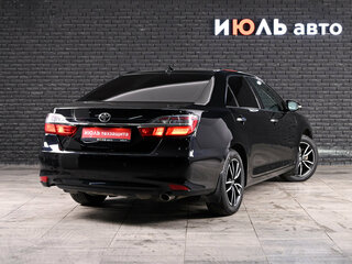 2017 Toyota Camry VII (XV50) Рестайлинг 2, чёрный, 2330000 рублей, вид 4