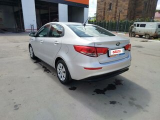 2017 Kia Rio III Рестайлинг, серебристый, 995000 рублей, вид 4