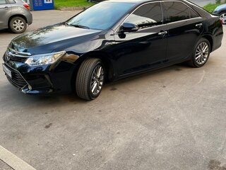 2017 Toyota Camry VII (XV50) Рестайлинг, чёрный, 3350000 рублей, вид 1