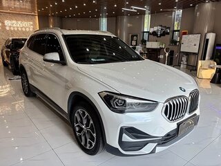 2022 BMW X1 18i sDrive III (U11/U12), серебристый, 2200000 рублей, вид 1