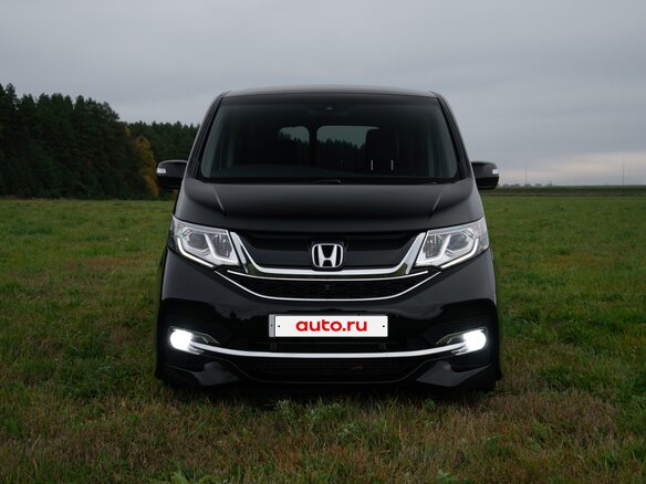 2015 Honda Stepwgn Spada V, чёрный - вид 1