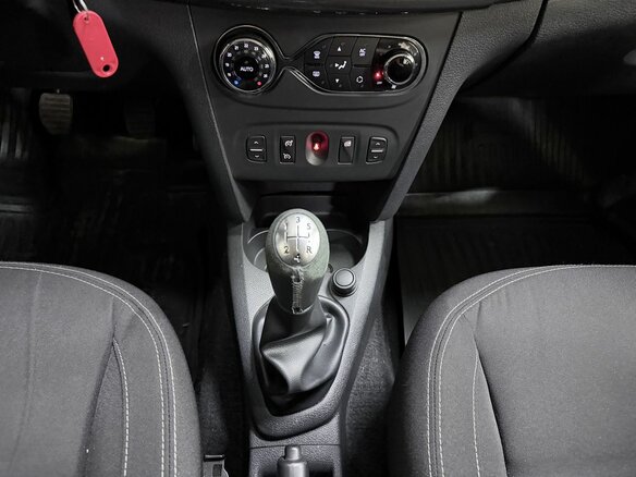 2015 Renault Sandero II, чёрный - вид 14