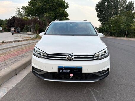 2022 Volkswagen Touran Cross L II, белый, 1770000 рублей, вид 1