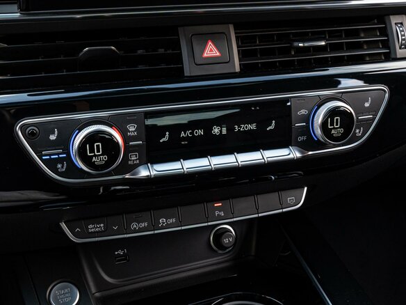 2020 Audi A4 40 TFSI V (B9) Рестайлинг, синий, 3090000 рублей - вид 14