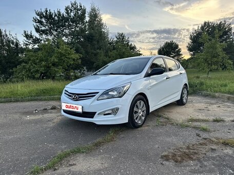 2015 Hyundai Solaris I Рестайлинг, белый, 680000 рублей, вид 1