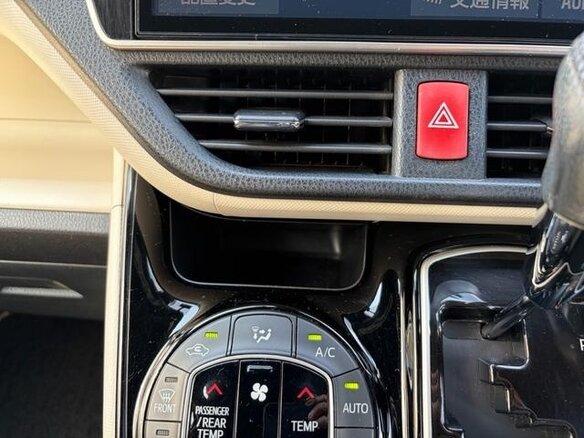 2021 Toyota Noah III (R80) Рестайлинг, белый, 2180000 рублей - вид 23
