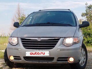 2005 Chrysler Town & Country IV Рестайлинг, серебристый, 690000 рублей, вид 1
