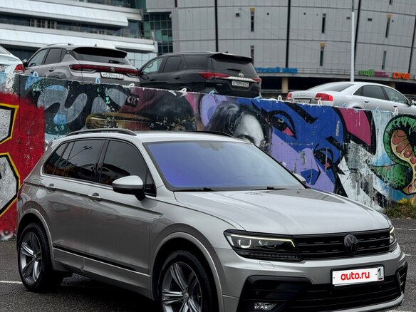 2018 Volkswagen Tiguan II, серебристый, 2800000 рублей - вид 1