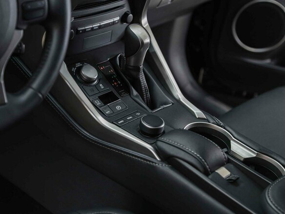 2017 Lexus NX 300 I Рестайлинг, чёрный, 2755000 рублей - вид 5