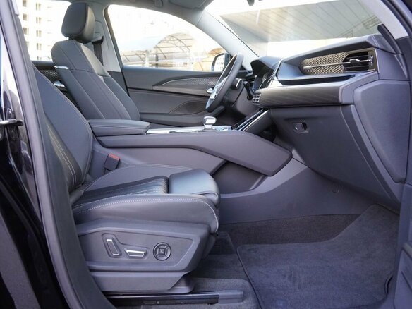 2026 Audi Q6 40 TFSI, чёрный, 7359000 рублей - вид 17