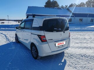 2013 Honda Freed Spike I Рестайлинг, белый, 920000 рублей, вид 4