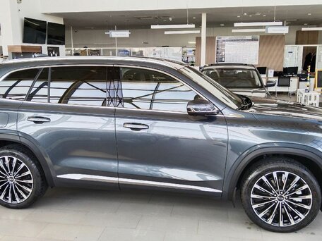 2026 Geely Monjaro I Рестайлинг, серый, 4954990 рублей, вид 4