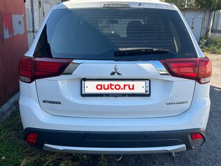 2015 Mitsubishi Outlander III Рестайлинг 2, белый, 1920000 рублей, вид 4