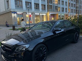 2017 Mercedes-Benz E-Класс 200 V (W213, S213, C238), чёрный, 2900000 рублей, вид 1