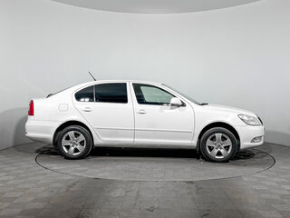 2012 Skoda Octavia II (A5) Рестайлинг, белый, 550000 рублей, вид 4