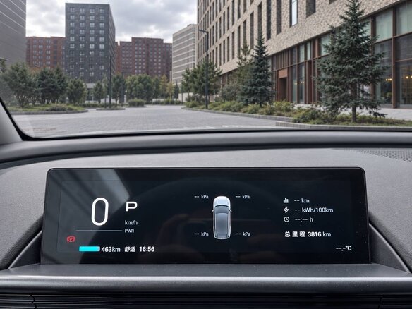 2026 Toyota bZ3X 58.3 kWh, бежевый, 2729512 рублей - вид 8