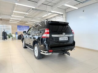 2017 Toyota Land Cruiser Prado 6-speed 150 Series Рестайлинг 1, чёрный, 4999900 рублей, вид 4
