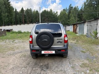 2012 Chevrolet Niva I Рестайлинг, серебристый, 470000 рублей, вид 3