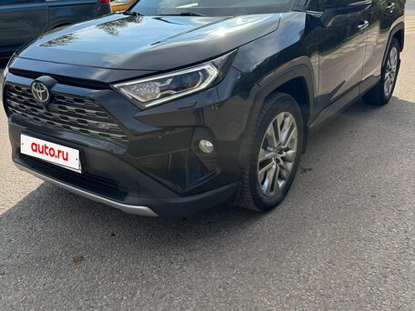 2021 Toyota RAV4 V (XA50), чёрный, 3280000 рублей, вид 3