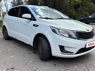 2013 Kia Rio III, белый, 570000 рублей, вид 1