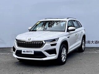2025 Skoda Kodiaq I Рестайлинг, белый, 3422000 рублей, вид 1