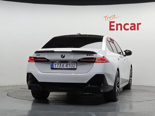 2024 BMW 5 серии Long 530Li xDrive VIII (G60/G61/G68), белый, 6500000 рублей, вид 3