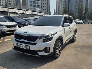 2021 Kia Seltos I, белый, 1790000 рублей, вид 1