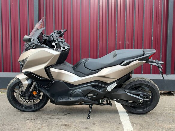 2026 Honda Forza, бежевый, 1600000 рублей - вид 5