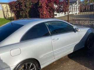 2006 Mercedes-Benz CLK-Класс 200 II (W209) Рестайлинг, серебристый, 1000000 рублей, вид 2