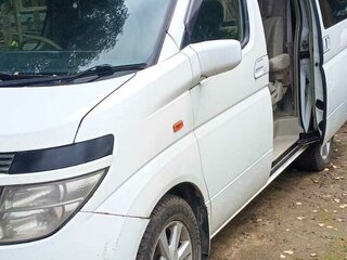 2004 Nissan Elgrand II (E51), белый, 370000 рублей, вид 1