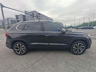 2023 Volkswagen Tharu I, чёрный, 1650009 рублей, вид 4
