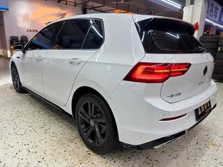 2023 Volkswagen Golf VIII, белый, 1950003 рублей, вид 4